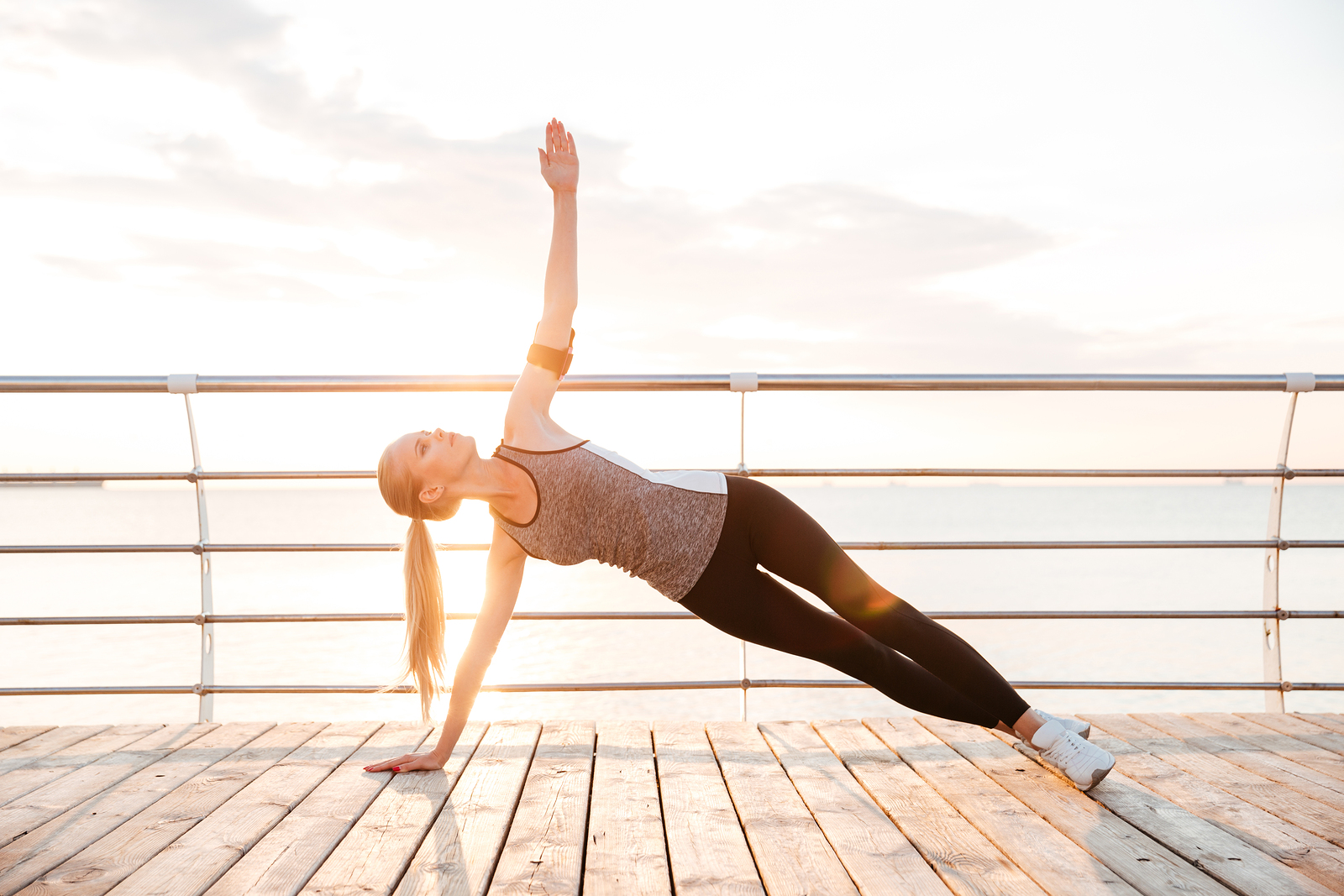 Yoga abs  side plank .jpg